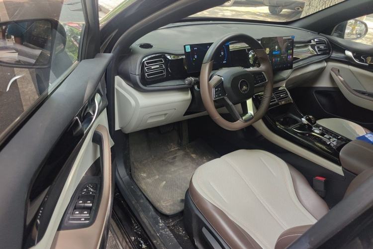 Used BYD Qin PLUS 2024 HONOR Edition DM-i 55KM Leading Model Driver Seat