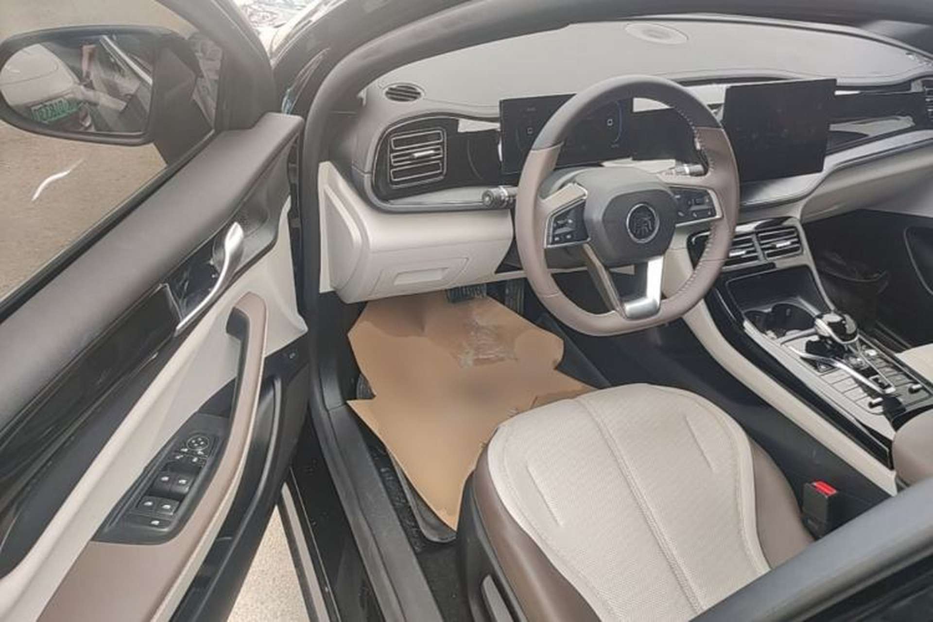 Used BYD Qin PLUS 2024 HONOR Edition DM-i 55KM Leading Model Driver Seat