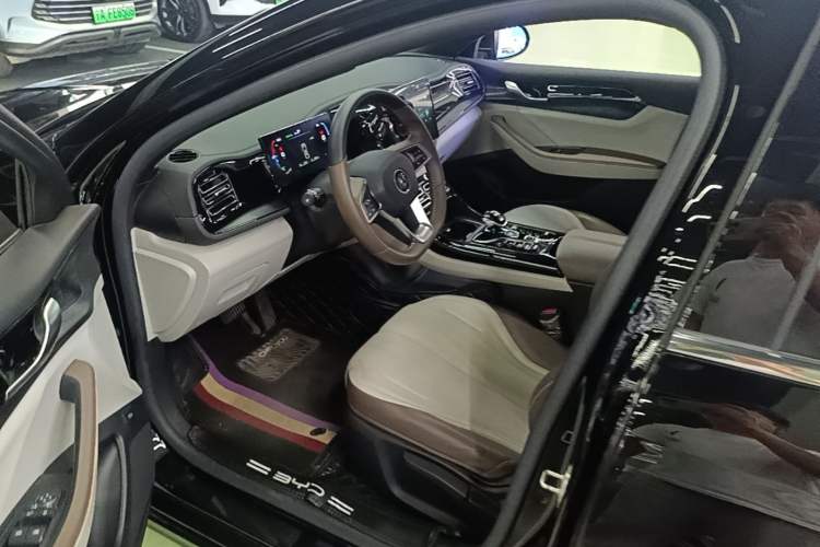 Used BYD Qin PLUS 2024 HONOR Edition DM-i 55KM Leading Model Driver Seat