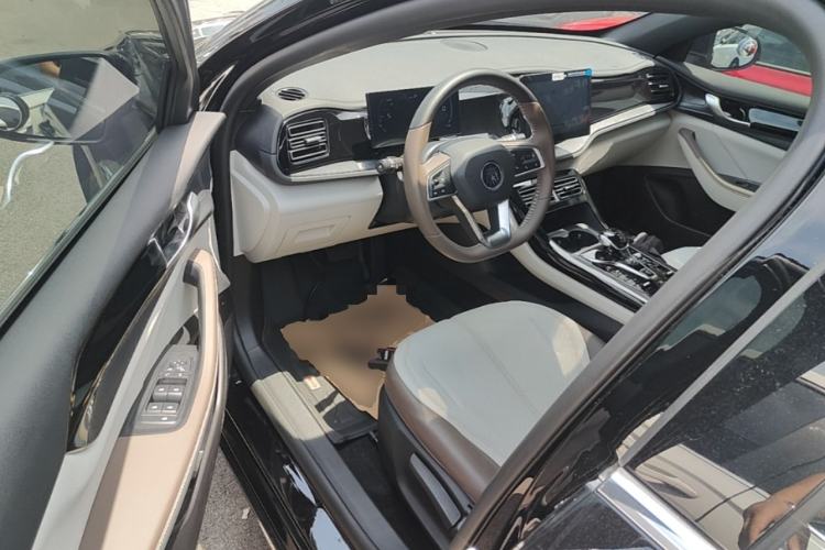Used BYD Qin PLUS 2024 HONOR Edition DM-i 55KM Leading Model Driver Seat