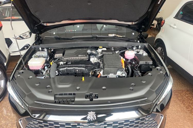 Used BYD Qin PLUS 2024 HONOR Edition DM-i 55KM Leading Model Engine Bay