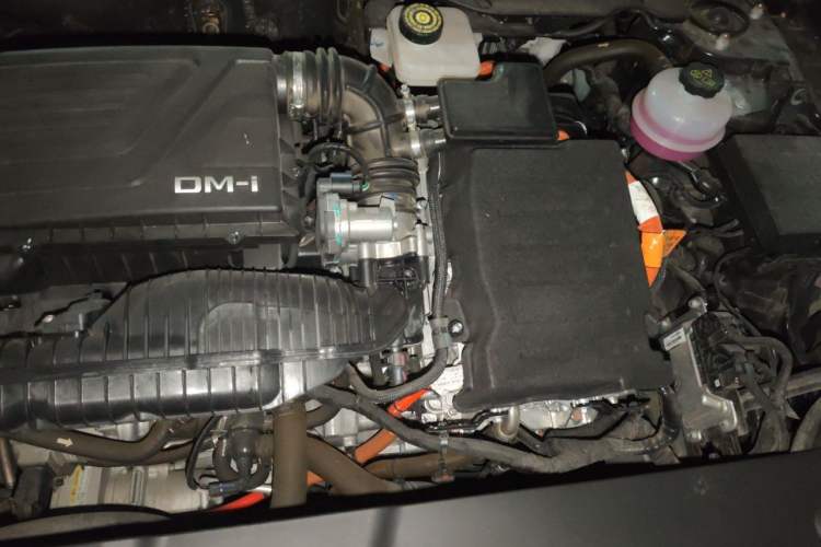 Used BYD Qin PLUS 2024 HONOR Edition DM-i 55KM Leading Model Engine Bay Left