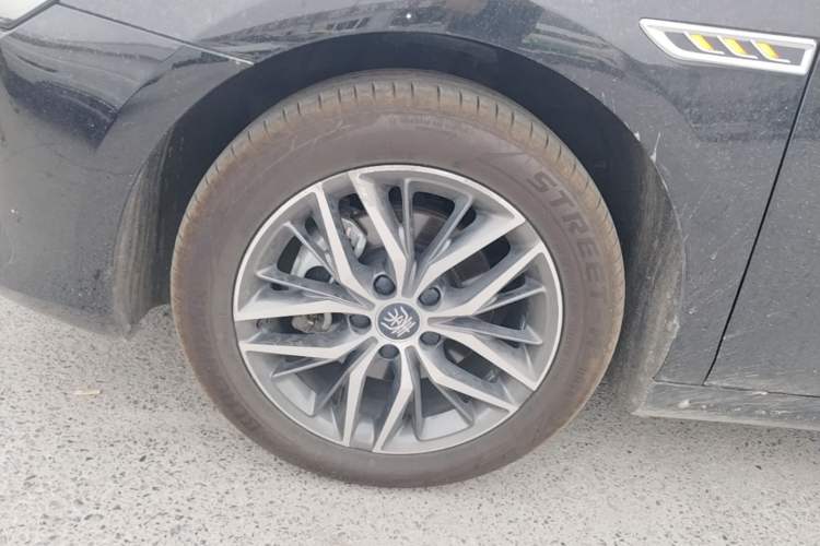 Used BYD Qin PLUS 2024 Honor Edition EV 420KM Beyond Model Exterior 4
