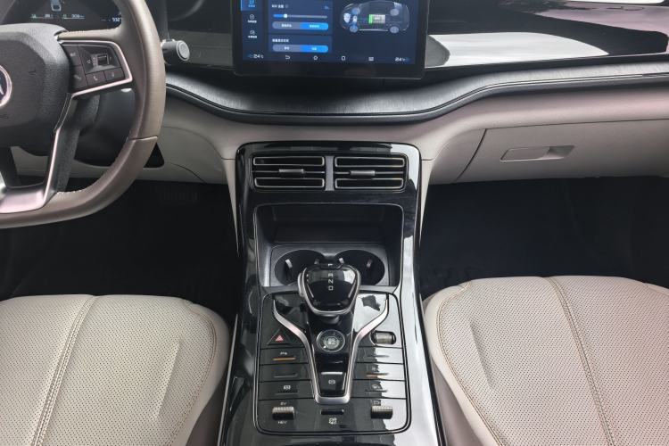 Used BYD Qin PLUS 2024 HONOR Edition DM-i 55KM Leading Model Gear Lever
