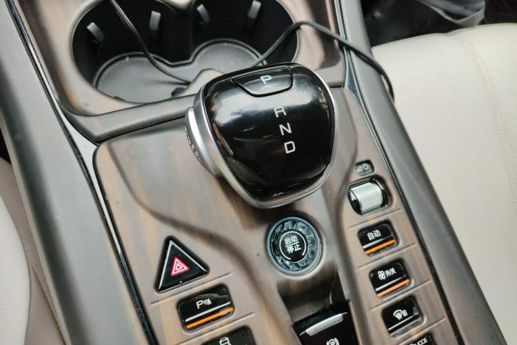 Used BYD Qin PLUS 2024 HONOR Edition DM-i 55KM Leading Model Gear Lever