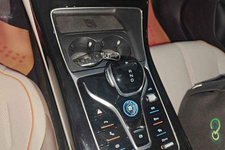 Used BYD Qin PLUS 2024 HONOR Edition DM-i 120KM Excellence Model Gear Lever