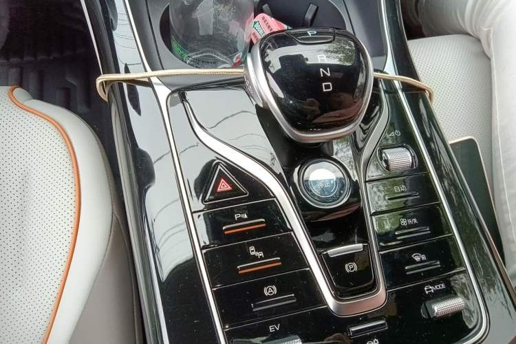 Used BYD Qin PLUS 2024 HONOR Edition DM-i 120KM Excellence Model Gear Lever