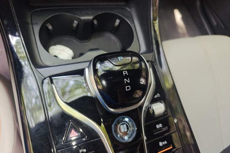 Used BYD Qin PLUS 2024 HONOR Edition DM-i 55KM Leading Model Gear Lever