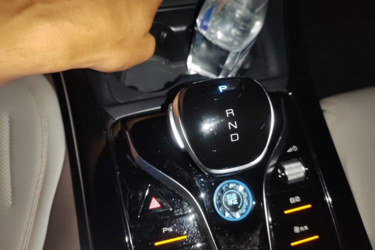Used BYD Qin PLUS 2024 HONOR Edition DM-i 55KM Leading Model Gear Lever