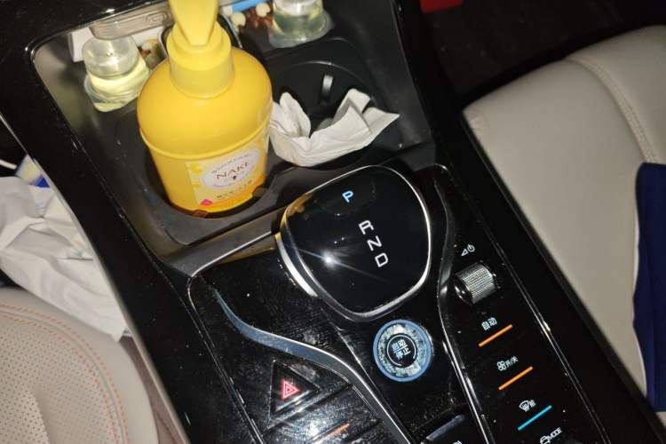 Used BYD Qin PLUS 2024 HONOR Edition DM-i 55KM Leading Model Gear Lever