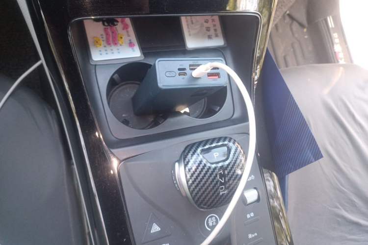 Used BYD Qin PLUS 2024 HONOR Edition DM-i 55KM Leading Model Gear Lever