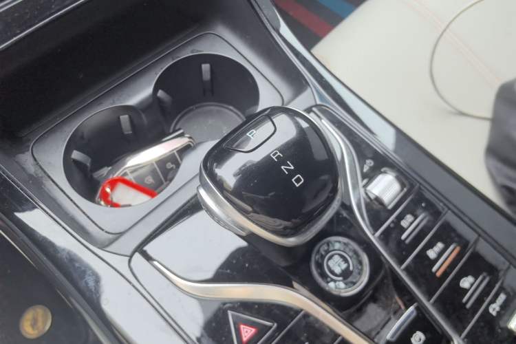 Used BYD Qin PLUS 2024 HONOR Edition DM-i 55KM Leading Model Gear Lever