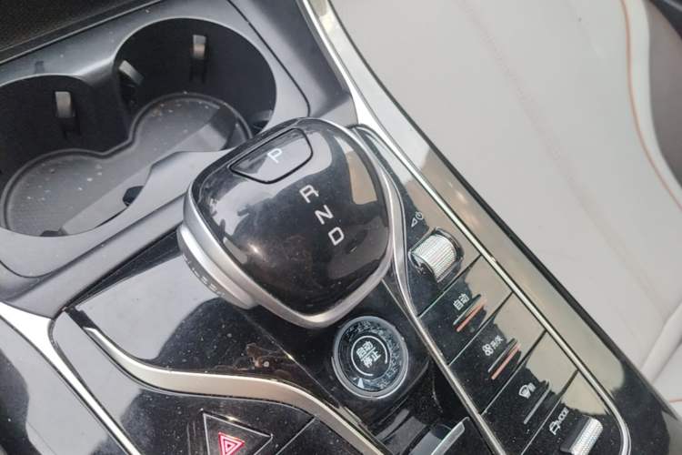 Used BYD Qin PLUS 2024 Honor Edition EV 420KM Beyond Model Gear Lever