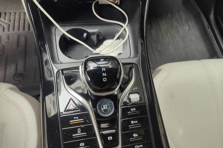 Used BYD Qin PLUS 2024 HONOR Edition DM-i 55KM Leading Model Gear Lever