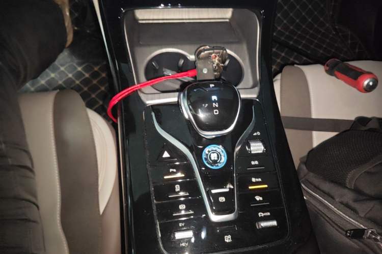 Used BYD Qin PLUS 2024 HONOR Edition DM-i 55KM Leading Model Gear Lever
