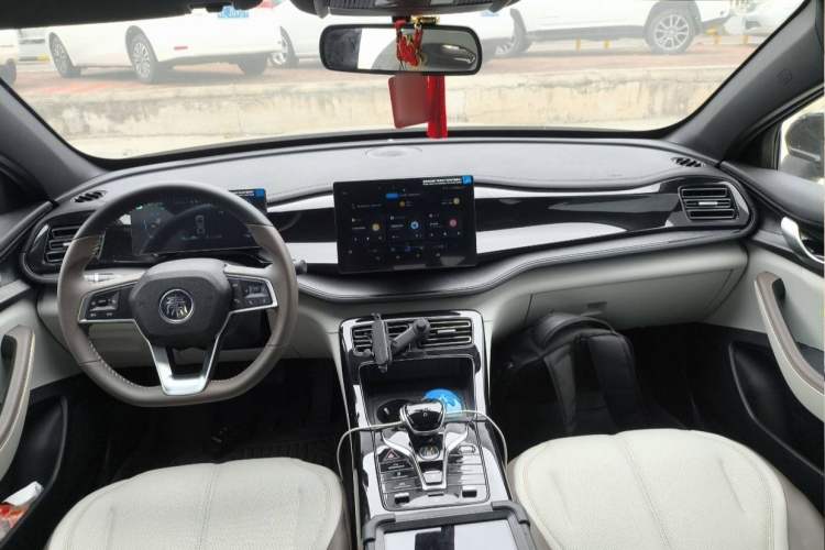 Used BYD Qin PLUS 2024 HONOR Edition DM-i 55KM Leading Model Interior 1