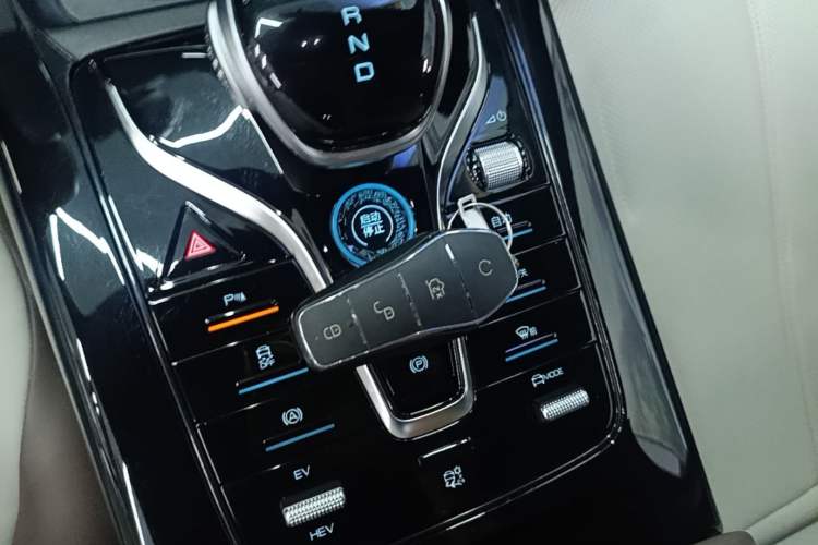 Used BYD Qin PLUS 2024 HONOR Edition DM-i 55KM Leading Model Interior 1