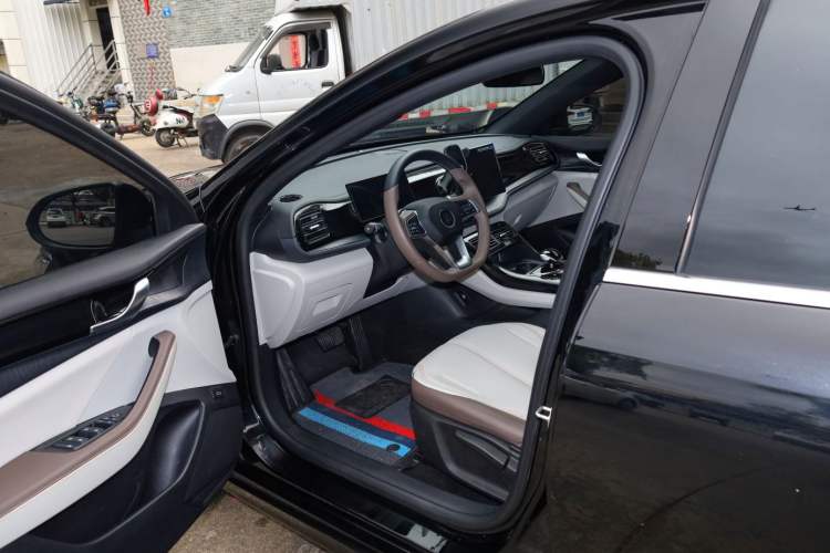 Used BYD Qin PLUS 2024 HONOR Edition DM-i 55KM Leading Model Interior 2