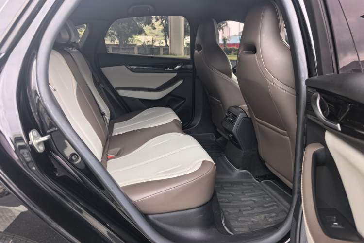 Used BYD Qin PLUS 2024 HONOR Edition DM-i 55KM Leading Model Interior 3