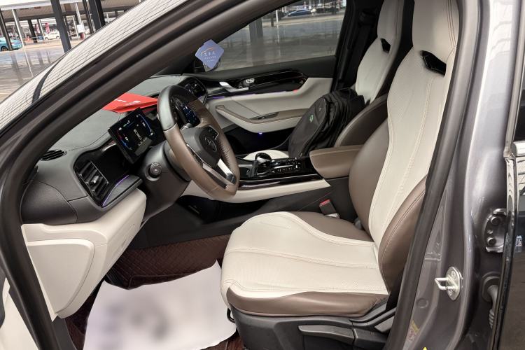 Used BYD Qin PLUS 2024 HONOR Edition DM-i 55KM Leading Model Interior 3