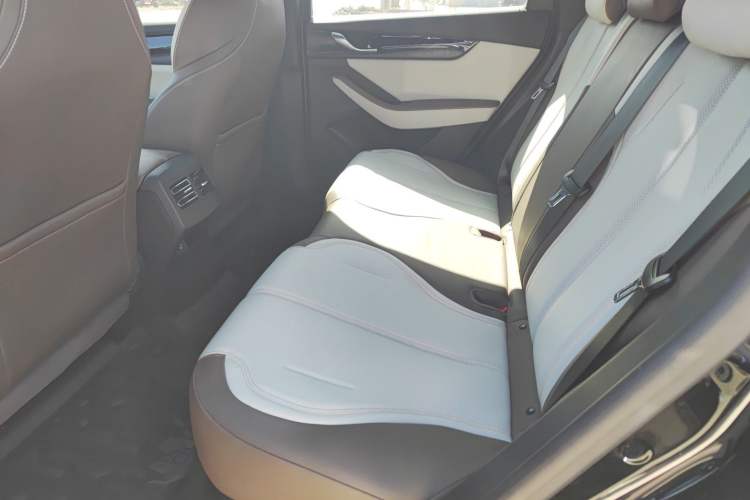 Used BYD Qin PLUS 2024 HONOR Edition DM-i 55KM Leading Model Interior 4
