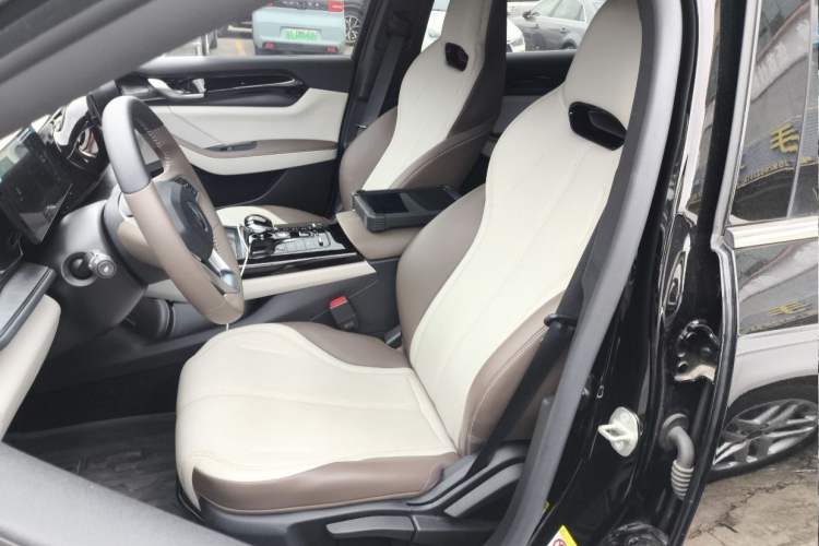 Used BYD Qin PLUS 2024 HONOR Edition DM-i 55KM Leading Model Interior 4