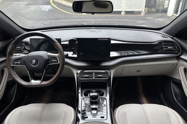 Used BYD Qin PLUS 2024 HONOR Edition DM-i 55KM Leading Model Interior 4