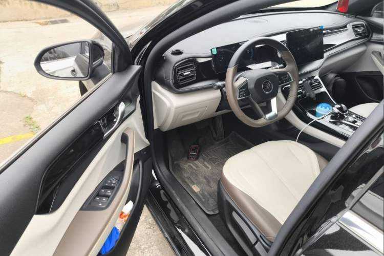Used BYD Qin PLUS 2024 HONOR Edition DM-i 55KM Leading Model Interior 5