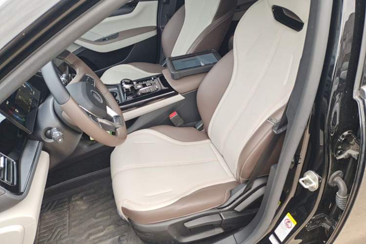 Used BYD Qin PLUS 2024 HONOR Edition DM-i 55KM Leading Model Left Front Seat