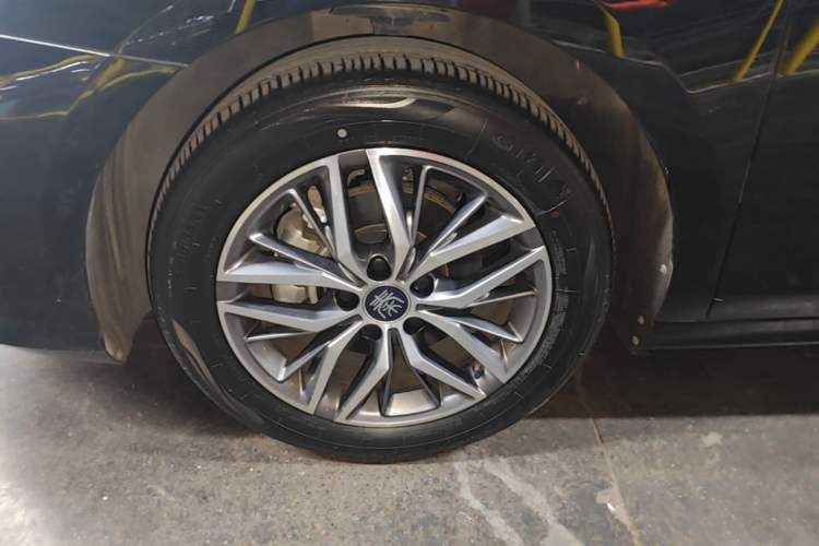 Used BYD Qin PLUS 2024 HONOR Edition DM-i 120KM Excellence Model Left Front Wheel Hub