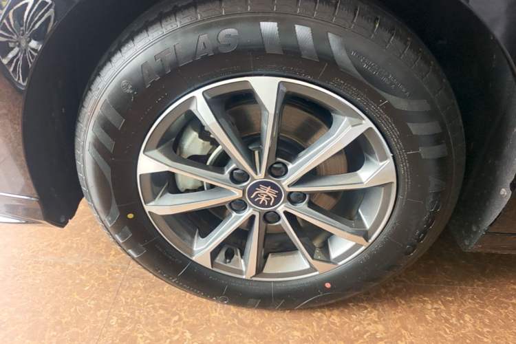 Used BYD Qin PLUS 2024 HONOR Edition DM-i 55KM Leading Model Left Front Wheel Hub