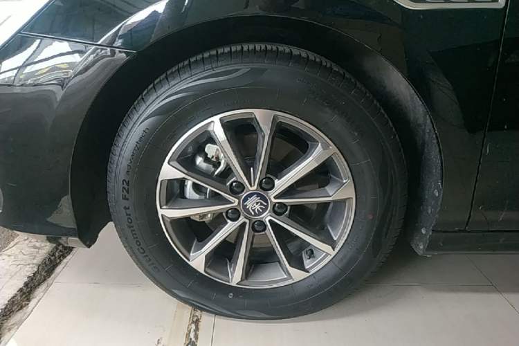 Used BYD Qin PLUS 2024 HONOR Edition DM-i 55KM Leading Model Left Front Wheel Hub