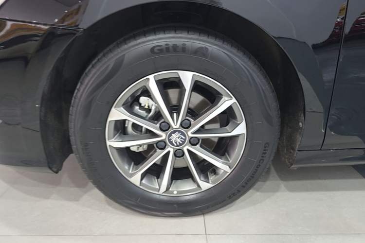Used BYD Qin PLUS 2024 HONOR Edition DM-i 55KM Leading Model Left Front Wheel Hub