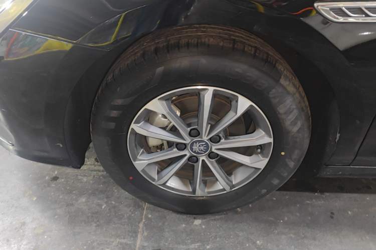 Used BYD Qin PLUS 2024 HONOR Edition DM-i 55KM Leading Model Left Front Wheel Hub