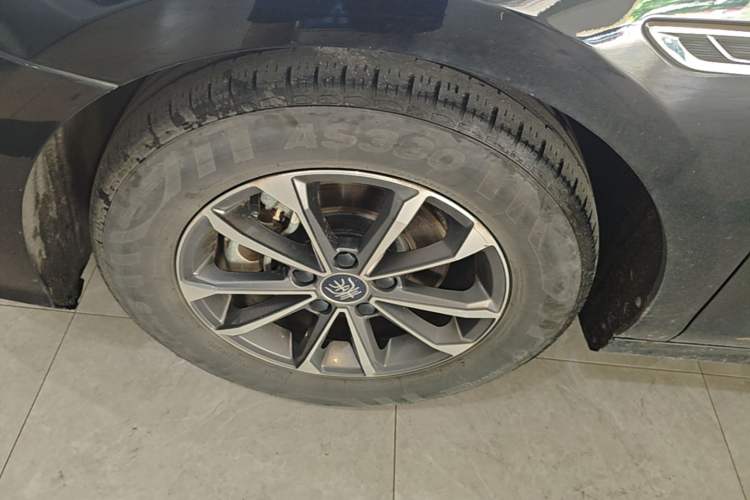 Used BYD Qin PLUS 2024 HONOR Edition DM-i 55KM Leading Model Left Front Wheel Hub