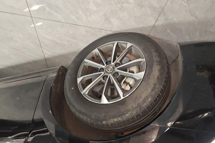 Used BYD Qin PLUS 2024 HONOR Edition DM-i 55KM Leading Model Left Front Wheel Hub