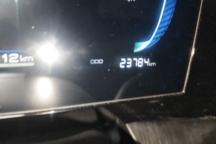Used BYD Qin PLUS 2024 HONOR Edition DM-i 55KM Leading Model Odometer Close Up
