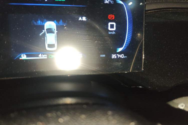 Used BYD Qin PLUS 2024 HONOR Edition DM-i 55KM Leading Model Odometer Close Up
