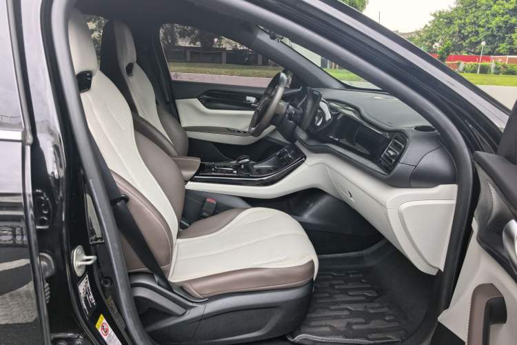 Used BYD Qin PLUS 2024 HONOR Edition DM-i 55KM Leading Model Right Front Seat