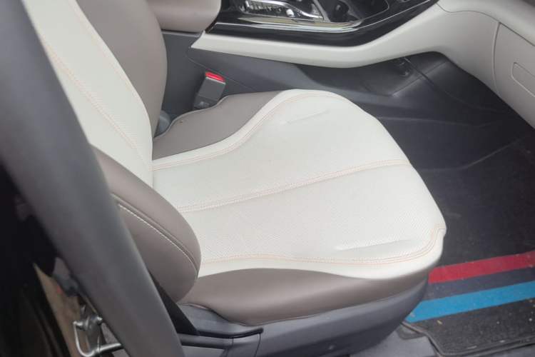 Used BYD Qin PLUS 2024 HONOR Edition DM-i 55KM Leading Model Right Front Seat