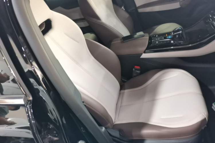 Used BYD Qin PLUS 2024 HONOR Edition DM-i 55KM Leading Model Right Front Seat