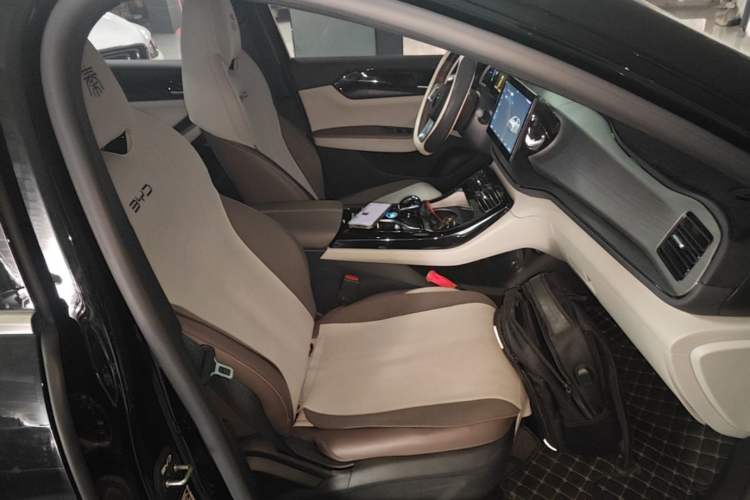 Used BYD Qin PLUS 2024 HONOR Edition DM-i 55KM Leading Model Right Front Seat