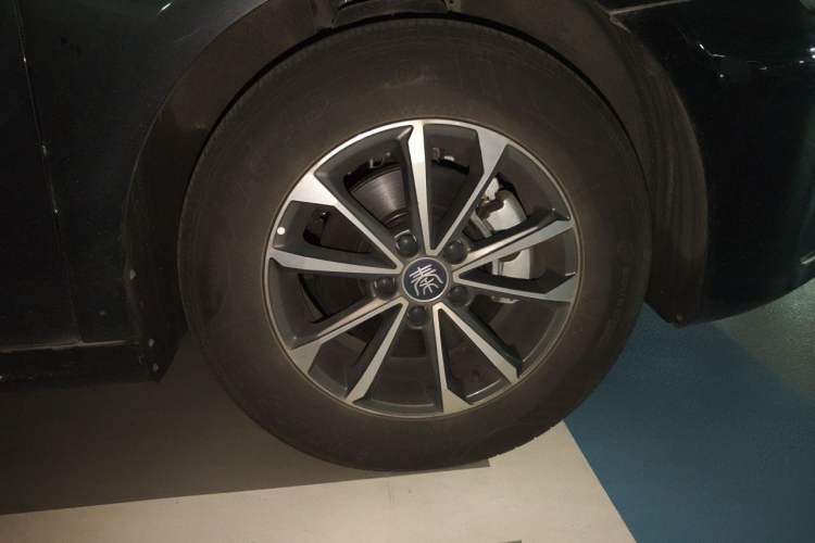 Used BYD Qin PLUS 2024 HONOR Edition DM-i 55KM Leading Model Right Front Wheel Hub