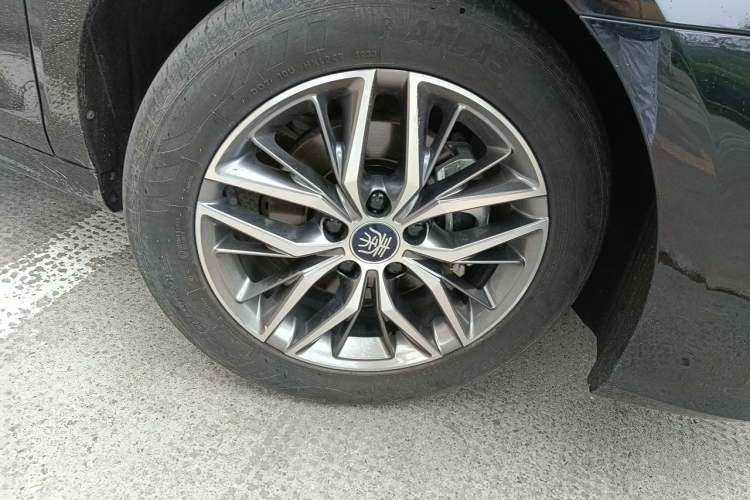 Used BYD Qin PLUS 2024 HONOR Edition DM-i 120KM Excellence Model Right Front Wheel Hub