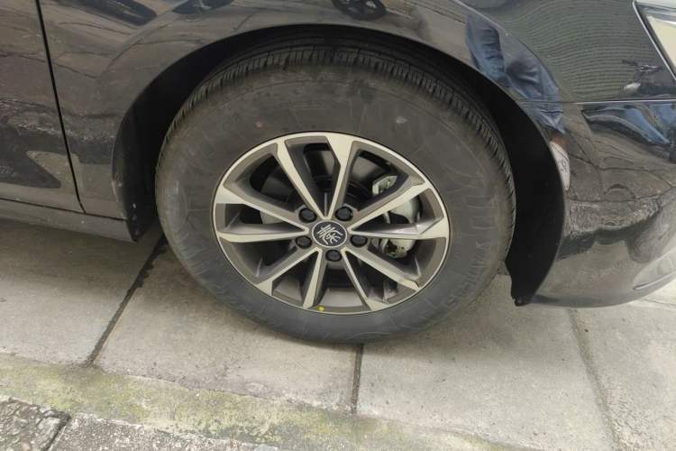 Used BYD Qin PLUS 2024 HONOR Edition DM-i 55KM Leading Model Right Front Wheel Hub