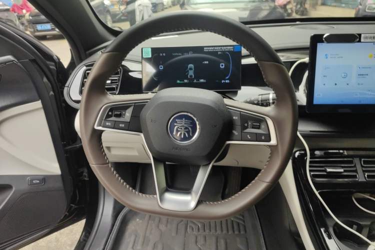 Used BYD Qin PLUS 2024 HONOR Edition DM-i 55KM Leading Model Steering Wheel