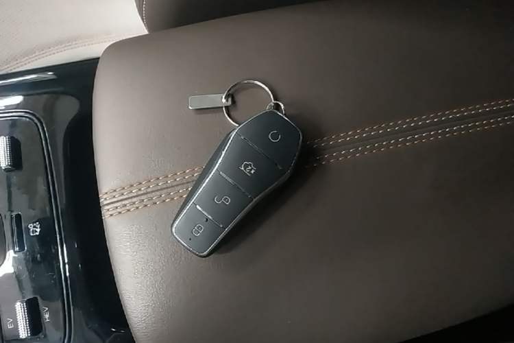 Used BYD Qin PLUS 2024 HONOR Edition DM-i 55KM Leading Model Vehicle Key