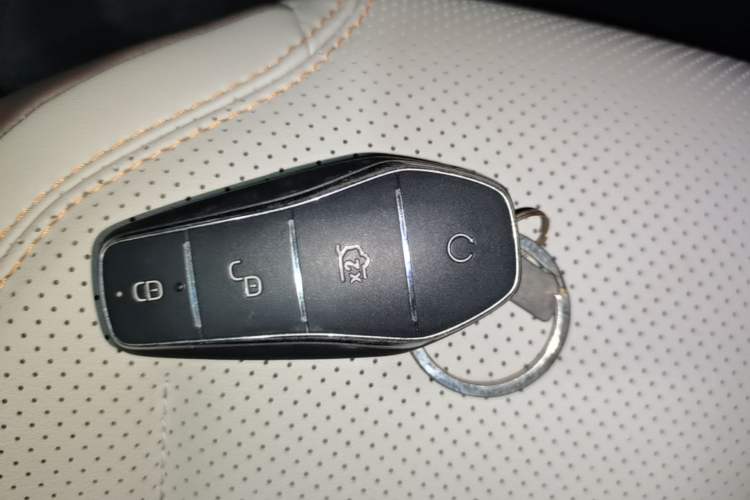 Used BYD Qin PLUS 2024 HONOR Edition DM-i 55KM Leading Model Vehicle Key