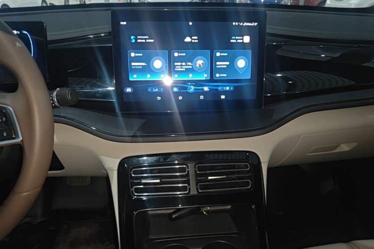 Used BYD Qin PLUS 2024 HONOR Edition DM-i 55KM Leading Model Audio And AC Panel