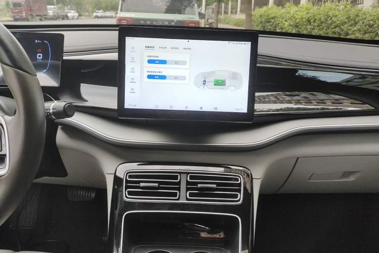 Used BYD Qin PLUS 2024 Honor Edition EV 420KM Leading Model Audio And AC Panel